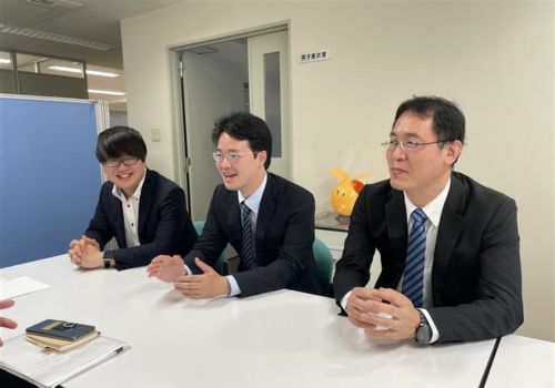 産業システム事業部　吉田慎吾、上原一輝、戸張雅文